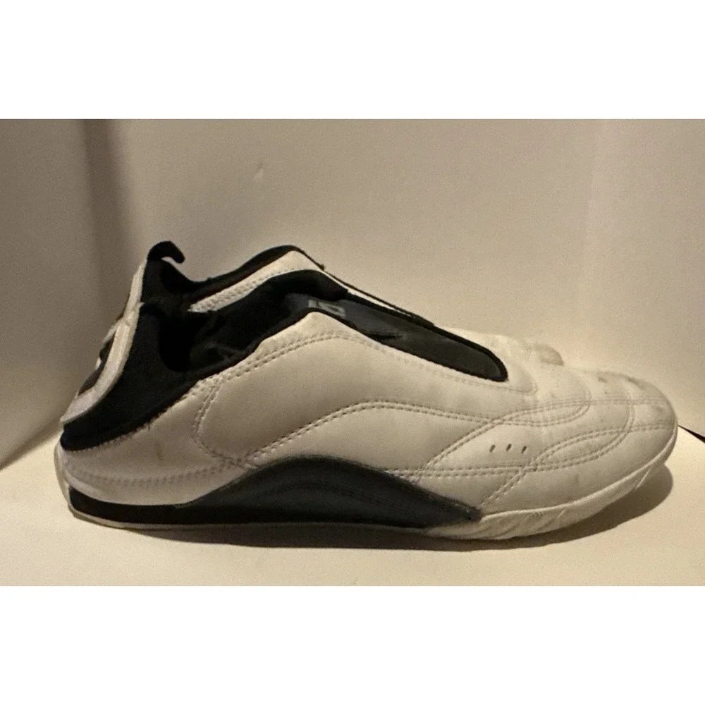 MOOTO WINGS Taekwondo Shoes Two Tone White & Black Size KOR 255‎ US 7